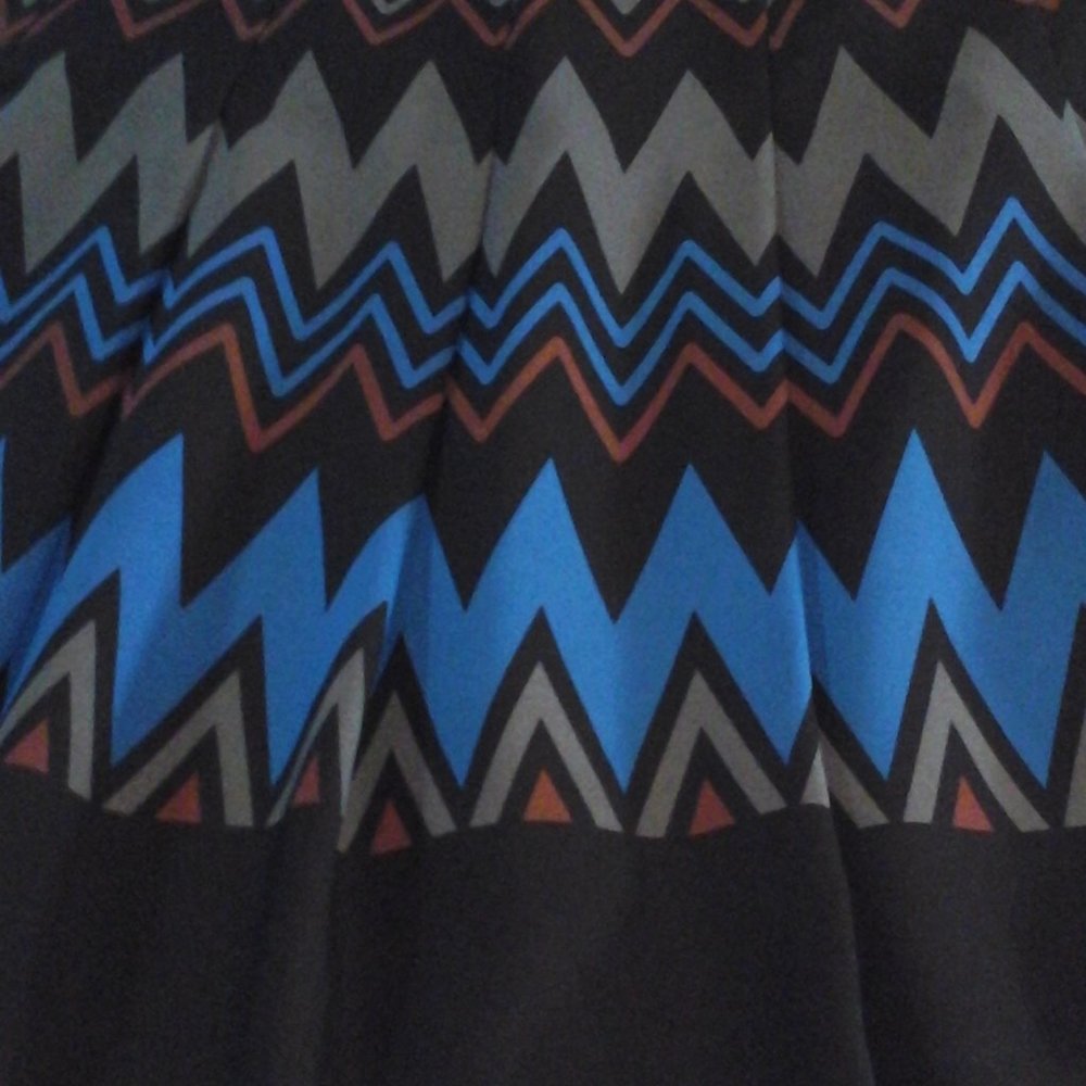 Skirt, zig-zag pattern, NWT 18
